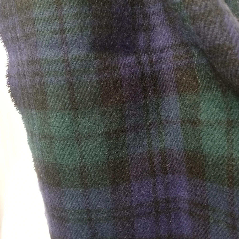 James Pringle Weavers Handcrafted Navy blue green plaid Scarf w Fringe NEW